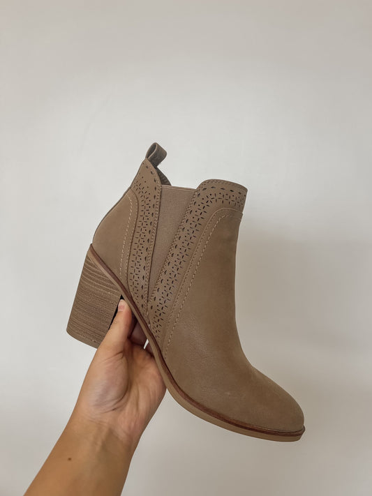 LORENZA BOOTIE